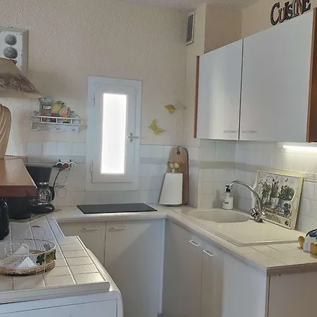 Appartement T2 - 4 Pers. Avec Terrasse Et Piscine A Le Barcares - Fr-1-195-108